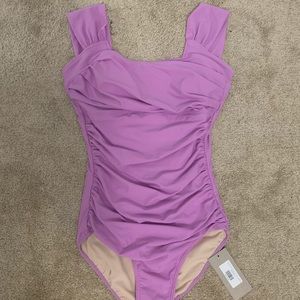 Albion fit size small NWT